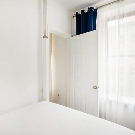 428-2e Newly Furnished 2br Prime Midtown Sleeps 5 Apartment New York