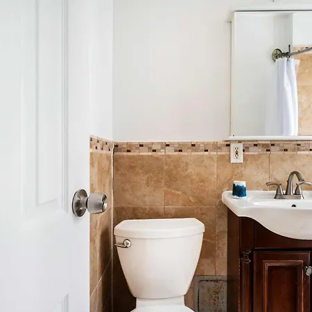428-2e Newly Furnished 2br Prime Midtown Sleeps 5 Apartment *