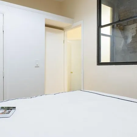 Apartment 428-4r Prime Midtown Large 2 Bedroom Newly Furnished New York