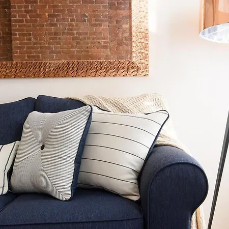 Apartment 428-4r Prime Midtown Large 2 Bedroom Newly Furnished *