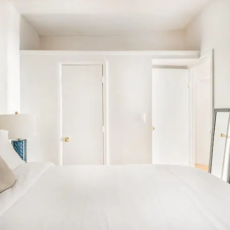 Apartment 454-4r New 2br Prime Midtown Value Sleeps 5 New York