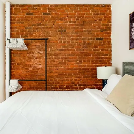 Apartment 454-4r New 2br Prime Midtown Value Sleeps 5
