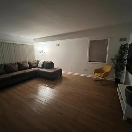 House 2car Parking Subway Jfk Usb *