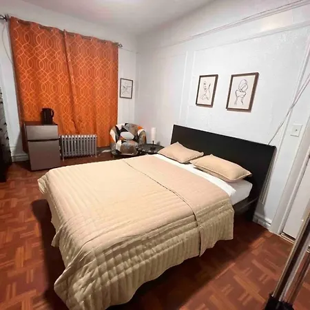 Homestay Large And Spacious Facing A Beautiful Park Minutes Away From Manhattan