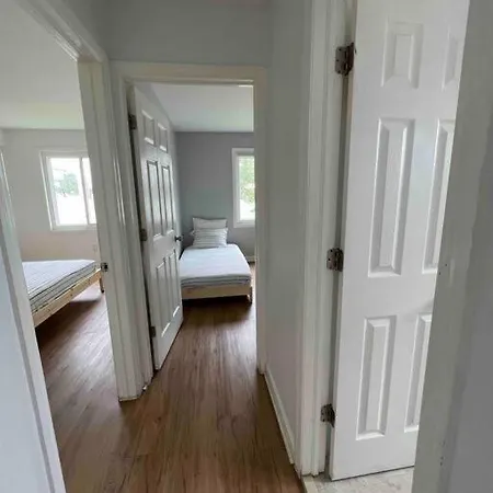House 2car Parking Subway Jfk Usb New York