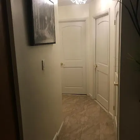 Spacious Comfy In Cozy Classy Duplex Guest house New York