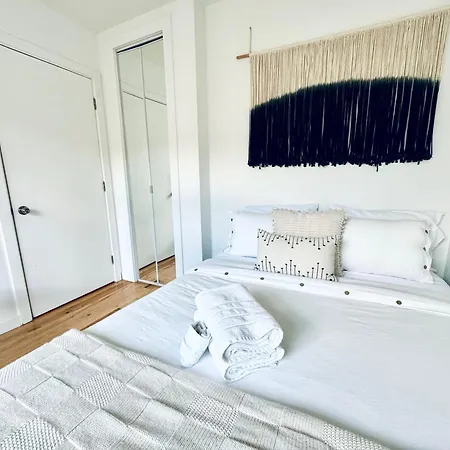 Stunning 3 Bedrooms Apartment *