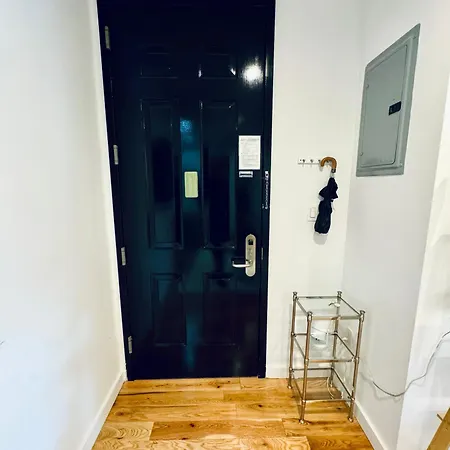 Stunning 3 Bedrooms Apartment *