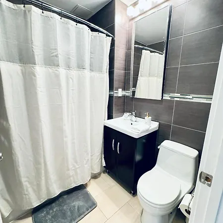 Apartment Stunning 3 Bedrooms *