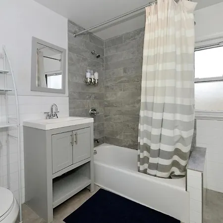 Lovely 3-bedroom In The Heart Of Brooklyn Apartment *
