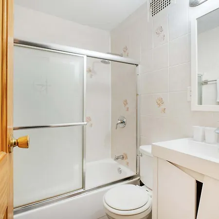 26-3a Gramercy W D Outdoor Courtyard Apartment *