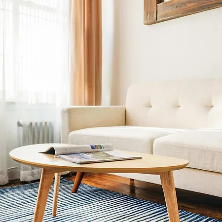 26-3a Gramercy W D Outdoor Courtyard Apartment