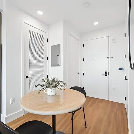 Posh With Luxe Amenities In Prime Location! *