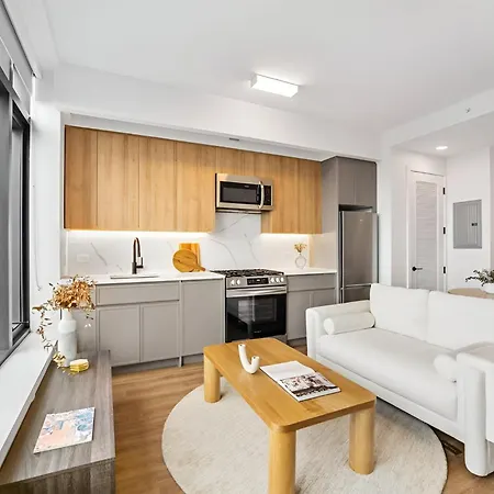 Apartment Posh With Luxe Amenities In Prime Location! *