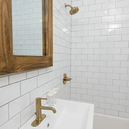Bright & Spacious 3-bedroom In Vibrant Bushwick! Apartment *