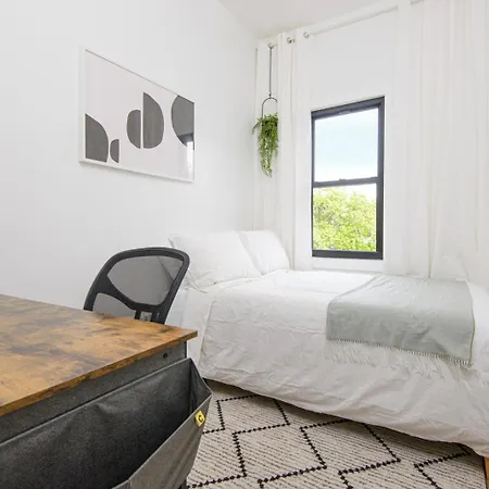 Apartment Bright & Spacious 3-bedroom In Vibrant Bushwick! *