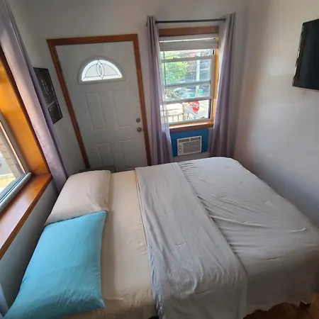 Woodside Homestay *