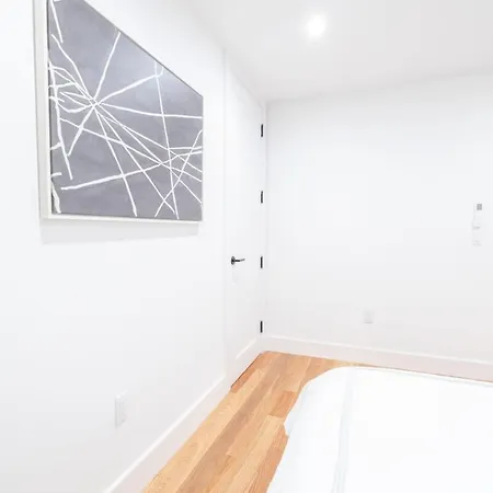 323-1 Spacious 2br Williamsburg Apartment *