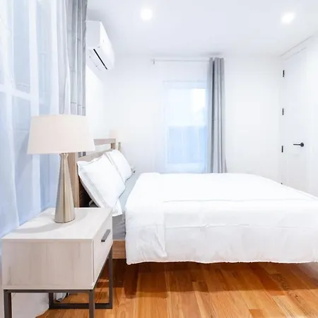 323-1 Spacious 2br Williamsburg *