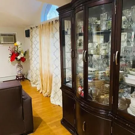 Dreamy 3 Bedroom 2 Baths Master Apartment *