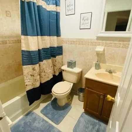 Dreamy 3 Bedroom 2 Baths Master Apartment *
