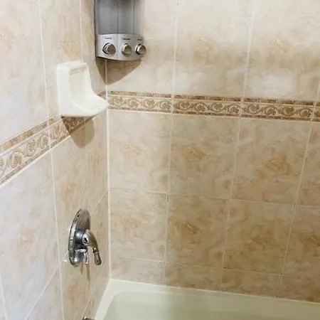 Dreamy 3 Bedroom 2 Baths Master Apartment *