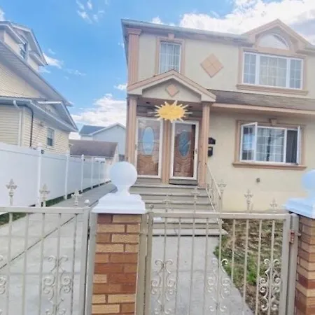 Dreamy 3 Bedroom 2 Baths Master Apartment *
