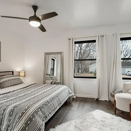 Mod Sophistication At The Expo Holiday home New York