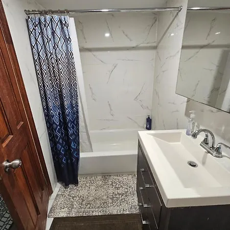 Mukbul & Nesa Llc Apartment *