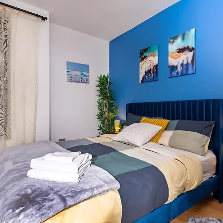 Apartment 2 Bedroom Paradise In Hells Kitchen Manhattan