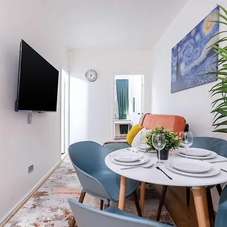 2 Bedroom Paradise In Hells Kitchen Manhattan * New York