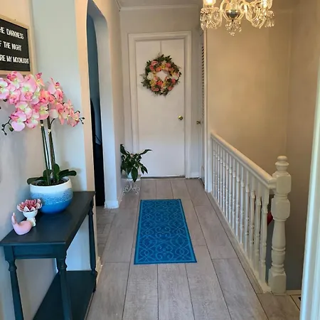 Homestay Cheerful 2 Bed In Heart Of Queens *
