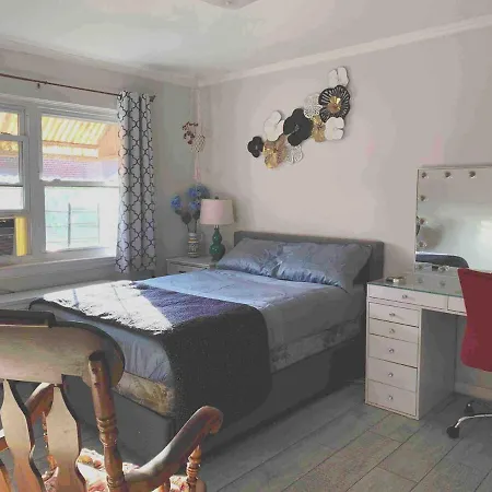 Cheerful 2 Bed In Heart Of Queens