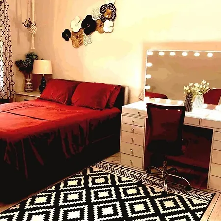 Cheerful 2 Bed In Heart Of Queens Homestay