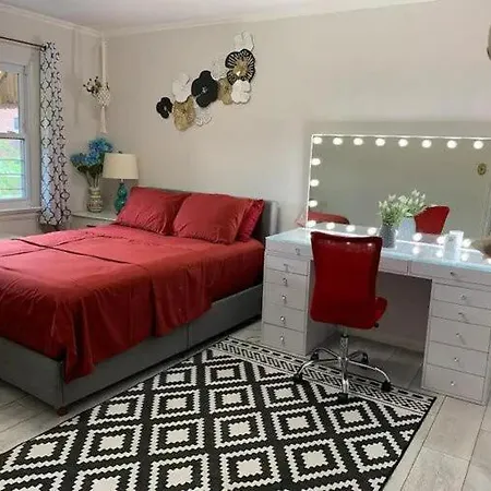 Cheerful 2 Bed In Heart Of Queens Homestay *