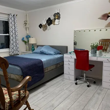 Cheerful 2 Bed In Heart Of Queens