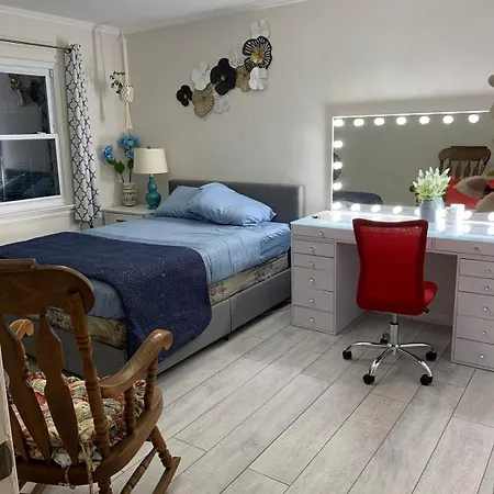 Cheerful 2 Bed In Heart Of Queens Homestay