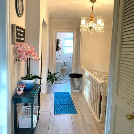 Cheerful 2 Bed In Heart Of Queens New York