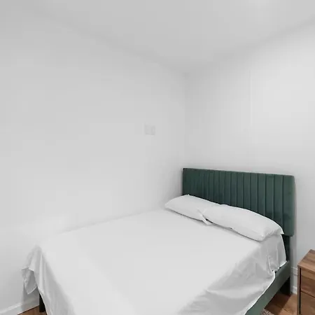 105-1b 4br In The Heart Of The East Village New York