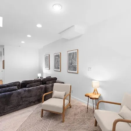 Apartment 105-1b 4br In The Heart Of The East Village
