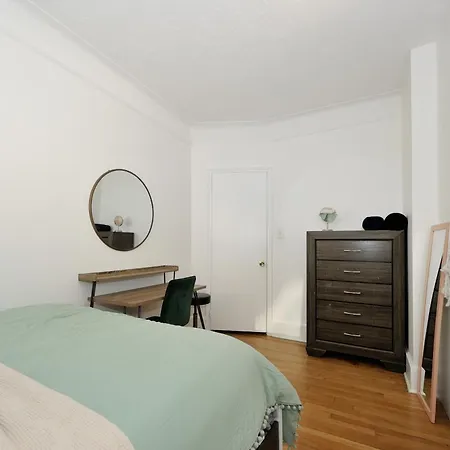 5 Bedroom 2 Bath Full Floor Midtown Apartment *