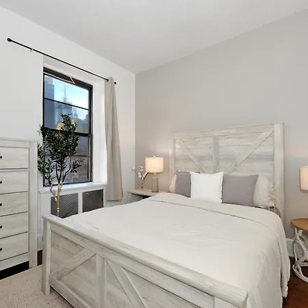 5 Bedroom 2 Bath Full Floor Midtown Apartment