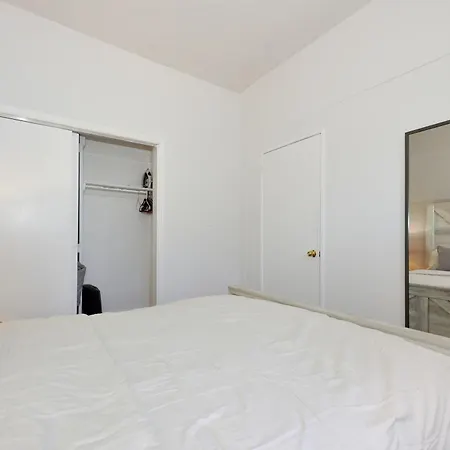 5 Bedroom 2 Bath Full Floor Midtown New York