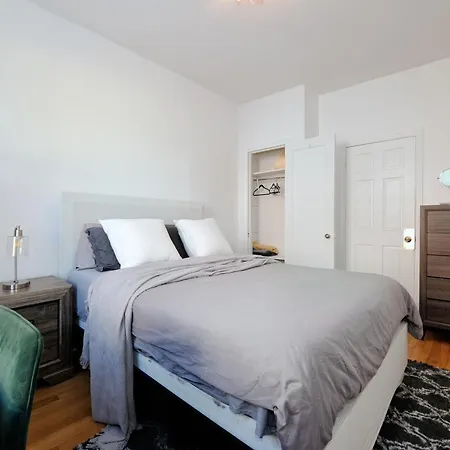 5 Bedroom 2 Bath Full Floor Midtown * New York