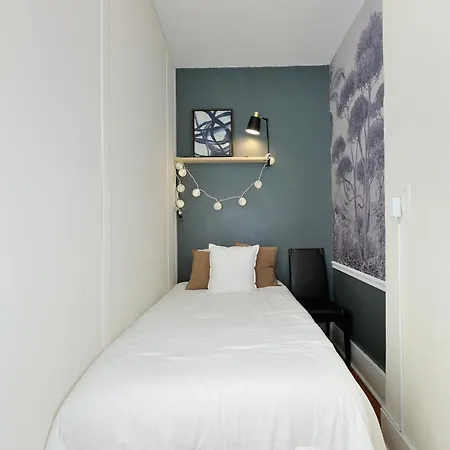 5 Bedroom 2 Bath Full Floor Midtown Apartment