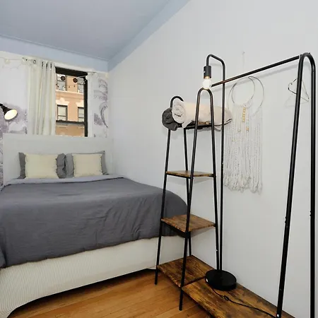 Apartment 5 Bedroom 2 Bath Full Floor Midtown