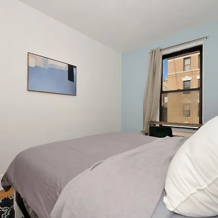 5 Bedroom 2 Bath Full Floor Midtown New York