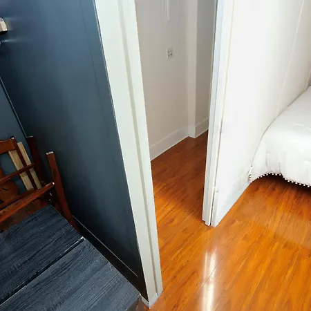 5 Bedroom 2 Bath Full Floor Midtown Apartment *