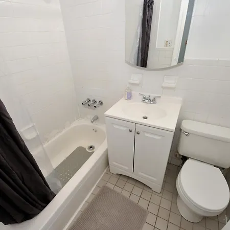 5 Bedroom 2 Bath Full Floor Midtown Apartment