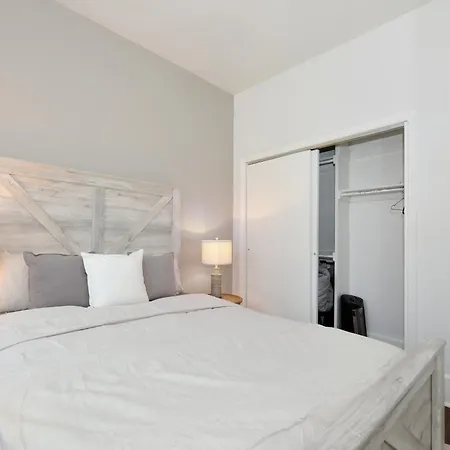 5 Bedroom 2 Bath Full Floor Midtown Apartment New York
